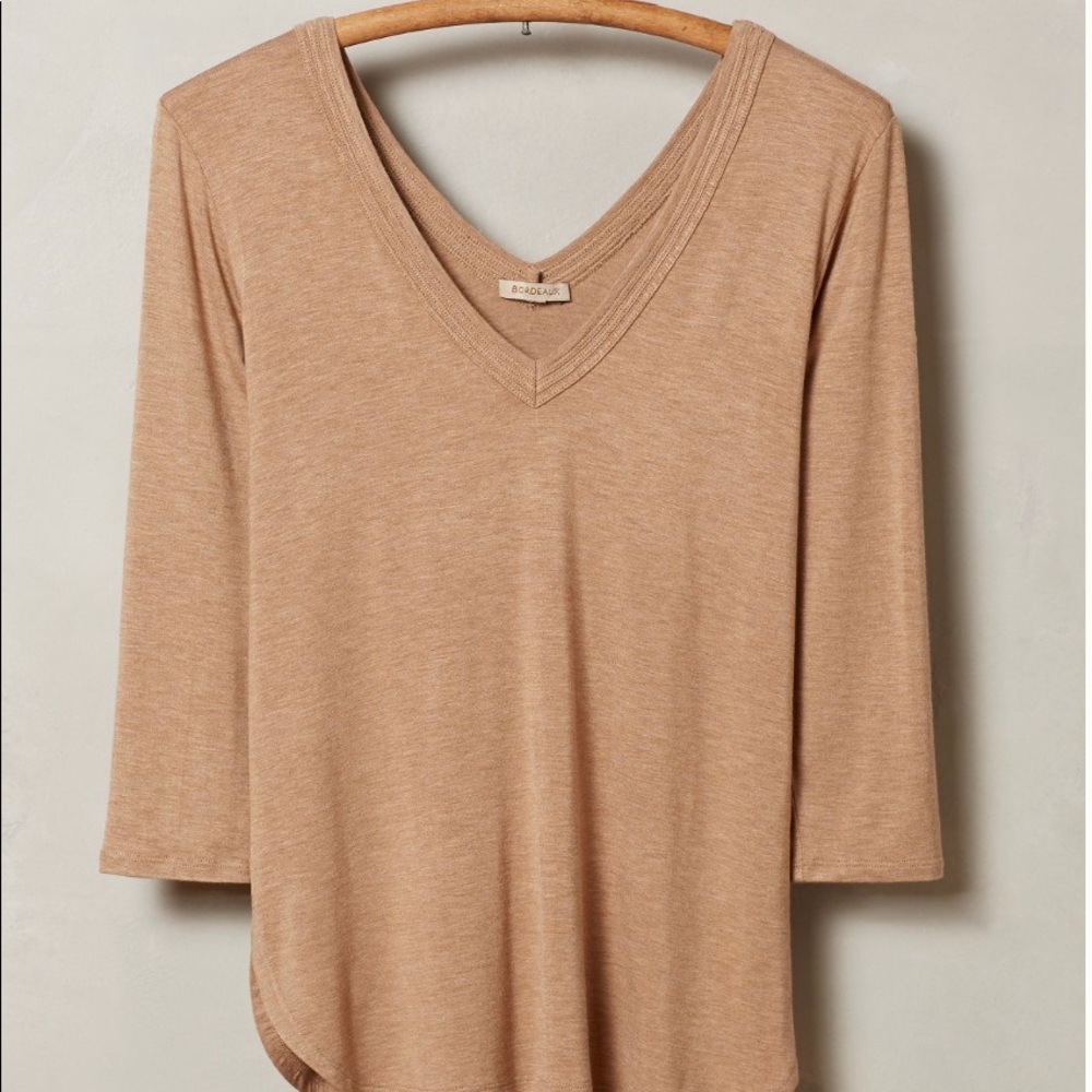 Bordeaux Essential V neck in tan
